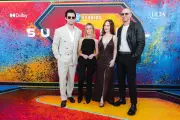 『スーパーガール』NYプレミアにミリー・オールコック、ジェームズ・ガンら集結 ロボ共闘シーン公開