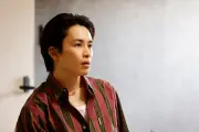 草川拓弥、奈緒主演映画『死ねばいいのに』で暴力的彼氏役に挑戦 緊迫の対峙シーン解禁