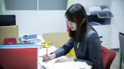 教員の「半世紀ぶり処遇改善」も変わらぬ残業代なし自腹購入…善意で回る教育現場が持続不可能な盲点