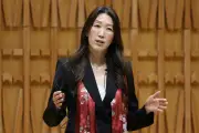 東洋経済が報じる2024年の日本経済見通しと課題