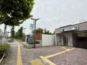 東洋経済が報じた最新の日本経済動向と企業戦略の変化