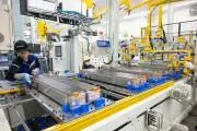 トヨタの燃料電池車MIRAI、水素ステーション不足で販売低迷