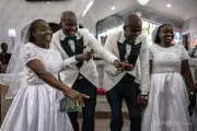 ナイジェリアで双子同士が結婚、同じ名前の夫婦誕生