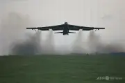米軍B52爆撃機がカリフォルニア州で墜落、乗員8人死亡