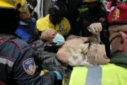 ベネズエラ地震、発生4日後に親子救出 死者1450人に増加