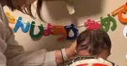 幼児の顔を無理やりケーキに押し付ける動画、福岡県に「虐待」疑う電話・メール200件