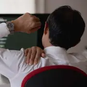 テストステロン低下で現れる見た目の変化：内臓脂肪増加や髪質変化に注意
