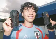 田中碧選手、輪島塗レガースでW杯挑む 被災地と共に戦う決意