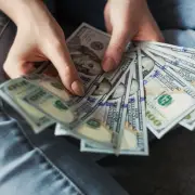 他人のためにお金を使うと脳が最高の快楽を得る理由