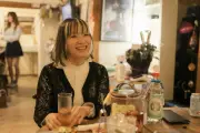 「推し活」に月30万円使う女性の生態…キャラグッズだらけの部屋で暮らすコンカフェ勤務の理由