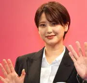山崎紘菜、関水渚の猛アプローチをけん制「誰にでも言ってる」手つなぎ困惑