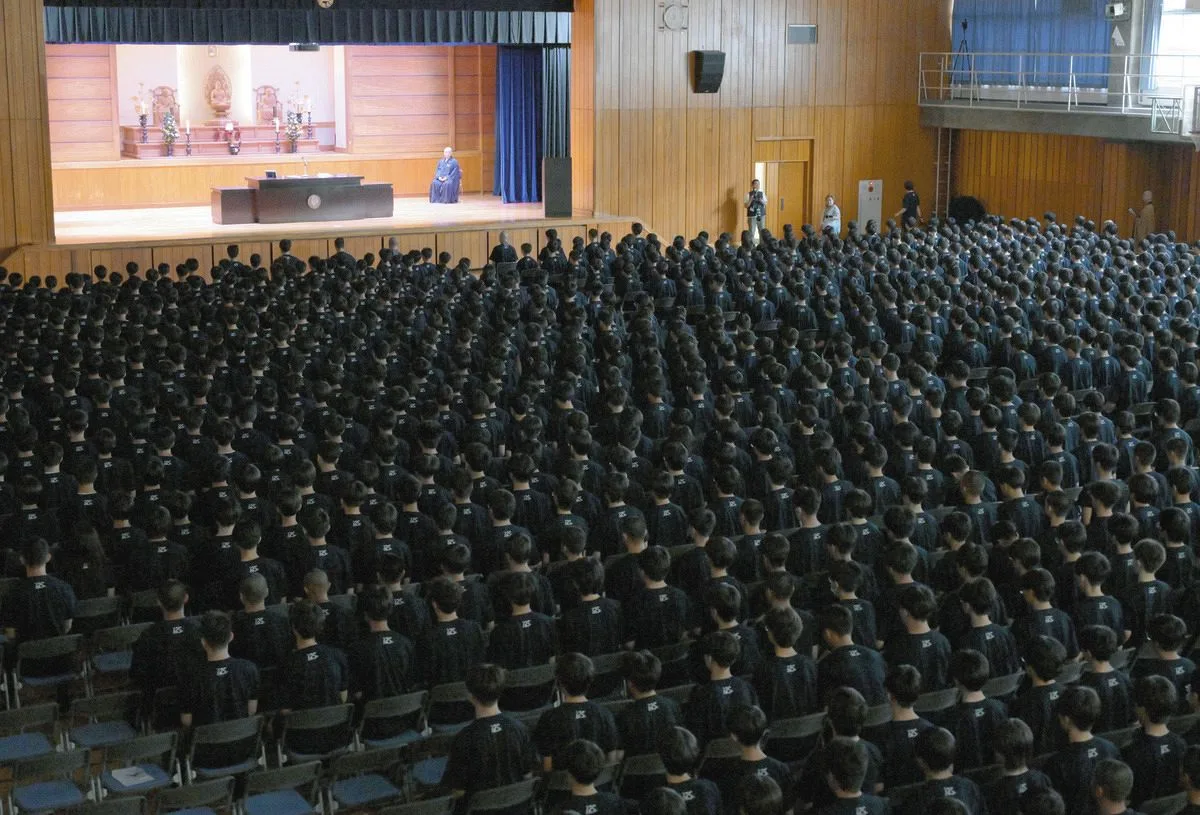 世田谷学園で座禅ギネス記録更新、1306人が同時に座禅
