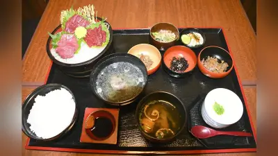 会津若松の馬刺し、３部位を辛みそタレで味わう「桜刺し三種食べ比べ定食」