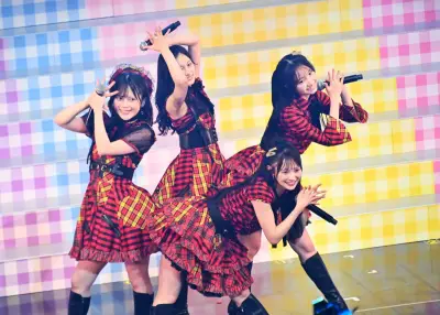 AKB48伊藤百花「ここからがスタート」19期生昇格記念ライブ、白鳥沙怜も登場