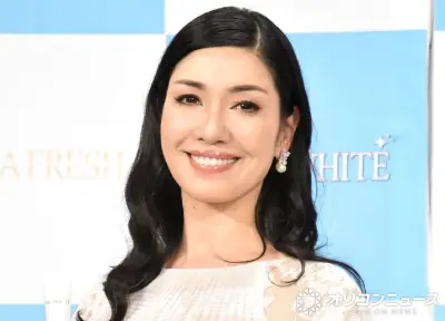 アンミカ、夫が手入れするベランダのひまわり開花を報告「旦那様のヒマワリ！」