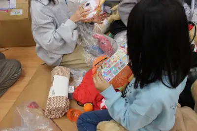 被災地へのおもちゃ支援、バンダイが「ガシャポン備蓄」で子どもの心をケア