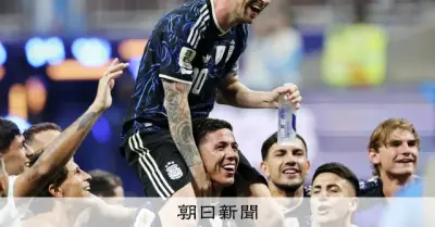 フェルナンデス、メッシへの「手紙」から10年 肩車で夢実現