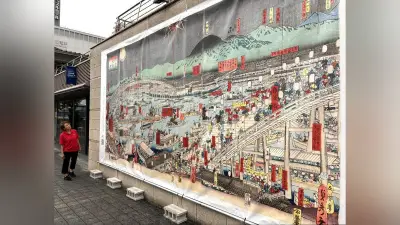 天神祭の錦絵が巨大横断幕に、水都大阪の歴史を体感