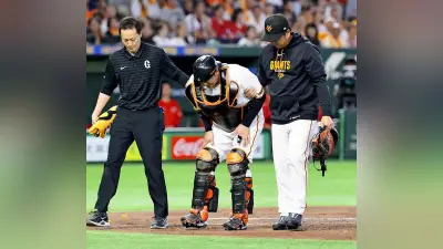 巨人・岸田が負傷交代、広島戦でファウル直撃