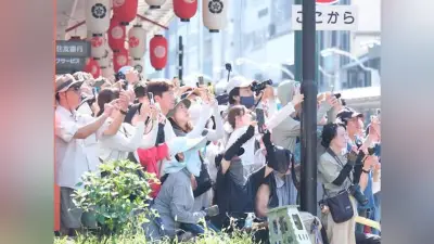 祇園祭山鉾巡行、京都で今年一番の暑さに 観客は冷却グッズで対策