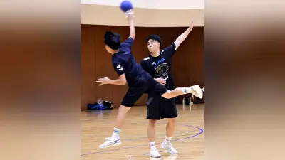 ハンドボール国内最高峰「リーグH」の柳原悠河選手ら、熊本県八代市で中高生に指導、シュートのコツも伝授