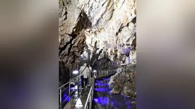標高900mの飛騨大鍾乳洞、涼求め観光客でにぎわう　岐阜・高山市