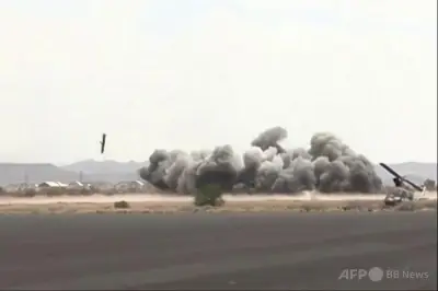 フーシ派がサウジアラビアを攻撃、サナア空港空爆への報復で緊張激化