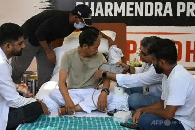 インド活動家、ハンガーストライキ20日目で当局が病院に強制搬送