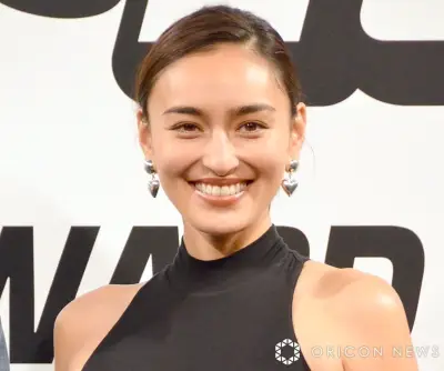 長谷川潤、88歳祖母が7年ぶりハワイ訪問 母＆祖母の顔出し2ショット公開