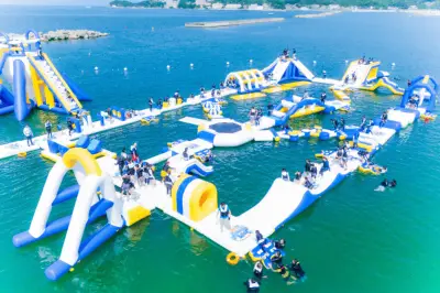 関西最大級の海上アスレチック「AQuaLooP」和歌山片男波に今夏登場、新遊具追加でスケールアップ