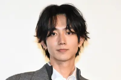 駒木根葵汰、松本幸四郎＆市川染五郎親子にイジられ汗だく「鬼平犯科帳」舞台挨拶