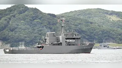 海自佐世保基地の多用途支援艦「えんしゅう」「げんかい」、熊本地震被災者向け支援物資を積み八代沖へと出港