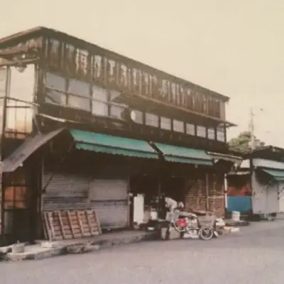 廃墟寸前の市場が人気商店街「沼垂テラス」に再生、きっかけは惣菜店