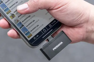 サンワサプライ、USB PD60W対応のコンパクトなUSB-Cカードリーダー「400-ADR447BK」発売