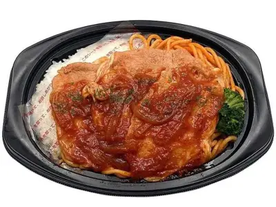 セブン-イレブン、やわらかい豚ロース肉使用のポークチャップ＆ナポリタンを北海道で7月28日発売、価格645.84円