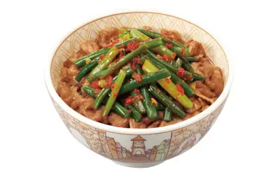 すき家、夏の定番「ニンニクの芽牛丼」発売 ダブル・トリプルも