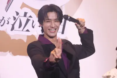 Wヒーロー映画『仮面ライダーゼッツ』『超宇宙刑事ギャバン』公開前夜祭にキャスト11名集結