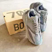 アディダスYEEZY BOOST 700：ダッドシューズブームをけん引した名作スニーカー