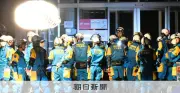 イオンモール熊本崩落、女性救出活動続く　交際男性が悲痛な訴え