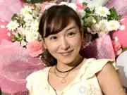 加護亜依、夏のバカンス満喫ショットに反響「娘さん？」「2人とも美脚」