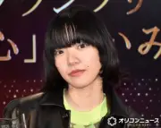 あいみょん、タトゥーシール姿を大胆公開「同じところに貼りたい」とファン興奮