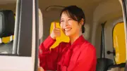広瀬アリス、デビュー20周年で初の自動車CM出演 BYD軽EV「RACCO」でラッコと共演