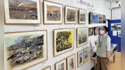 築地重信さんら被爆者の「語り部画」展示　長崎原爆の惨状伝える