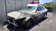 追跡中の軽自動車が炎上、坂道後退でパトカーに接触し延焼 大分・佐伯