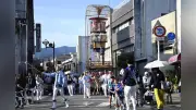 粉河祭本祭 児童ら「ソーリャ」とだんじり引き 武者姿の稚児約400人も練り歩く