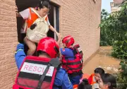 中国豪雨被災地で生存者捜索続く、週末に大型台風接近へ 被害拡大警戒