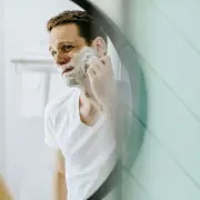 老け顔になりやすい男性の共通点と改善法を医師が解説