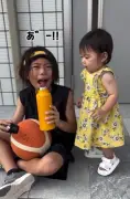 バスケ練習の兄の隣で必死にマネする妹が可愛すぎると話題に