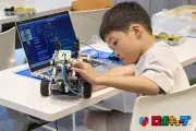 ダイコク電機、小学生向けロボットプログラミング教室「ロボキューブ」のオーナー募集説明会を8月22日・23日に開催