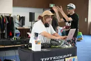 「子どもたちが踊りまくるDJ夫婦」が教育現場に新風 DJで人見知り克服